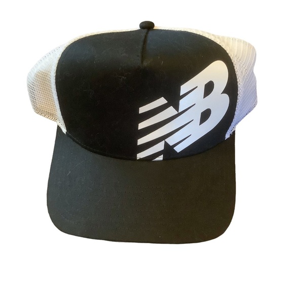 New Balance Women’s Lifestyle Trucker Hat – Black & White Mesh Sample